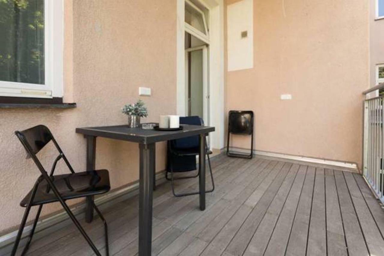 Spacious Station Apartment